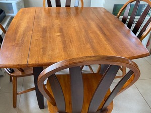 lot 10 image: Wonderful Kitchen Table and Chairs