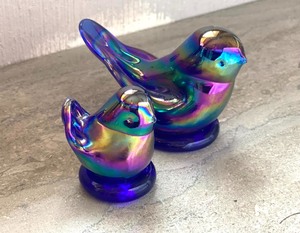 lot 8 image: Signed Blue Iridescent Bird Figurines