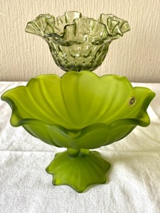 lot 15 image: Olive Green Fenton and West Moreland Compotes