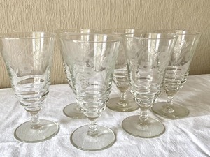 lot 17 image: Vintage Etched Stemware (6)