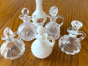 lot 23 image: Vintage Cruets