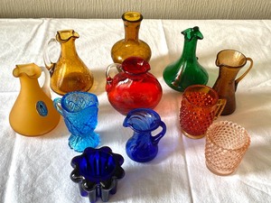 lot 51 image: Colorful Vintage Goodness