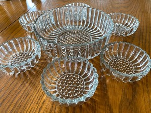 lot 24 image: Vintage Glass Serving Set