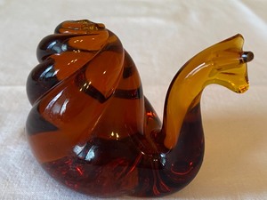 lot 60 image: Vintage Amber Colored Art Glass Snail Figurine