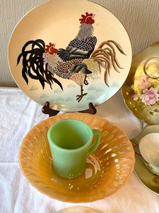 lot 64 image: A Wonderful Array of Vintage Glassware Items