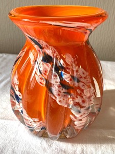 lot 68 image: Art Glass Orange Vase