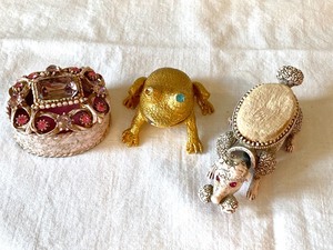 lot 66 image: OH MY Trinket Cuteness