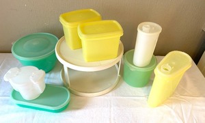 lot 74 image: Vintage Tupperware