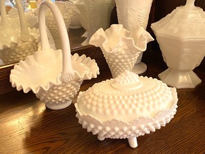 lot 77 image: Milk Glass Items