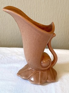 lot 73 image: Red Wing Vase