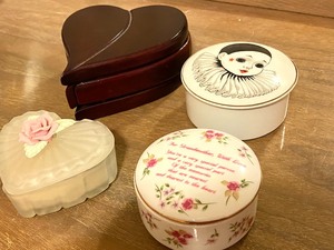 lot 81 image: Trinket Containers