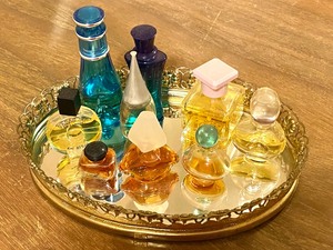 lot 85 image: Small Mirrored Vanity Tray and Miniature Perfume Bottles