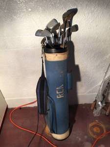 lot 229 image: Vintage Golf Bag and Clubs