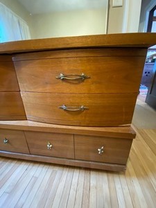 lot 143 image: Vintage Dresser and Mirror