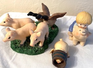 lot 136 image: Pig Figurines