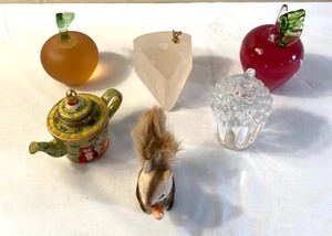 lot 126 image: Decorative Artglass Style Items