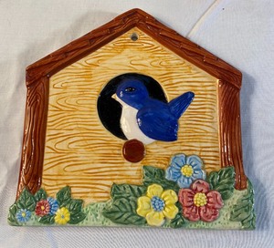 lot 122 image: Fun Bird FigurinesDecor