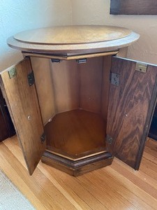lot 129 image: Vintage AccentSide Table