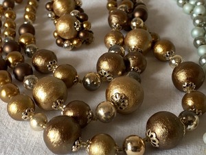 lot 223A image: Vintage Costume Jewelry Necklaces and Earrings Sets (2)