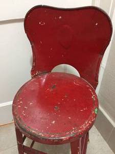 lot 289 image: Vintage Metal Red Stool