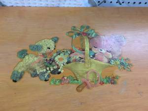 lot 307 image: Vintage Wooden Toy Box With Great Graphics