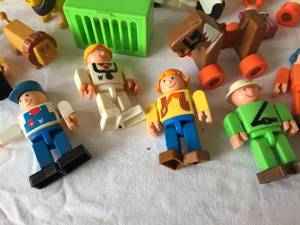 lot 326 image: Vintage Toys
