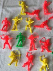 lot 332 image: Vintage Cowboys and Native American Figures