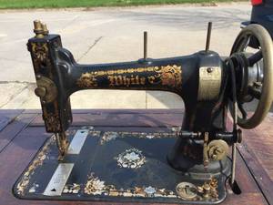 lot 354 image: Vintage White Sewing Machine