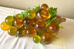 lot 236 image: Vintage Glass Bunch of Grapes