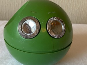 lot 263 image: Vintage Panasonic Radio (Model R-70)