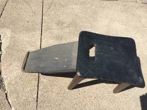 lot 367 image: Vintage Shoe Shiners Bench