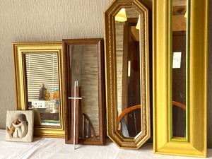 lot 231 image: Small Vintage Decorative Wall Mirrors