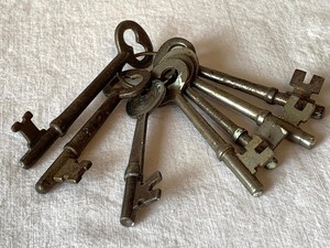 lot 190 image: Seven Skeleton Keys