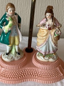 lot 206 image: Vintage Figural Lamp