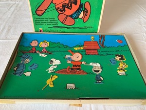 lot 195 image: Hit the Ball Charlie Brown Colorform Set