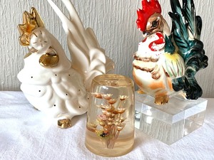 lot 205 image: Two Vintage Rooster Figurines and a Paper Weight