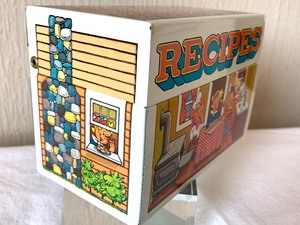 lot 204 image: Kelloggs Snap Crackle Pop Recipe Box