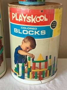 lot 211 image: Vintage Tinker Toys Lincoln Logs, Tinker Toys & More