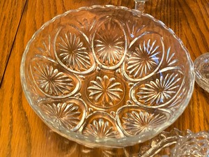 lot 56 image: Vintage Glassware Items
