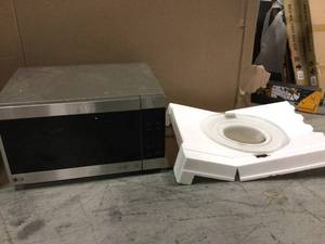 Lot of 2 assorted Microwaves Customer Returns See Pictures