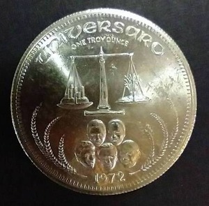 lot 49 image: 1972 Universaro Silver Round