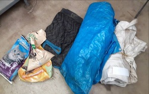 lot 56 image: Tarps, Moving Blanket, & Cat LItter See Photos