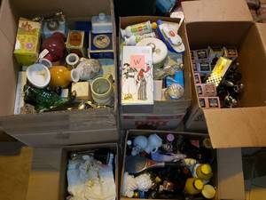 lot 90 image: Vintage Avon Bottles & Decor
