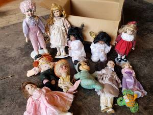 lot 84 image: Box of Vintage Dolls, Porcelin Dolls on Stands, Stuffed Animals, Ragedy Andy Doll See Photos