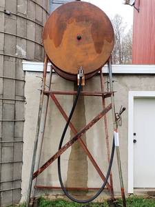 lot 77 image: Outdoor Tank