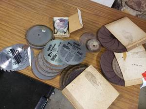 lot 76 image: Aro Balancer, Saw Blades, and Sanding Discs