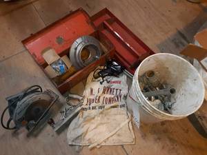 lot 103 image: Vintage Tool Box, Skilsaw & Other Vintage Items See Photos