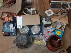 lot 104 image: Kitchen Lot- Warmer Station, Blender, Candy Making Kit, Burger Press & Machine, Food & Meat Chopper, Plus More