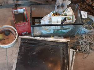 lot 112 image: Fish Tank, Rocks, Dog Dishes, Shells
