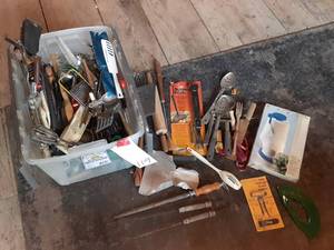 lot 119 image: Interlocking Tote Full of HouseholdKitchen Tools See Photos